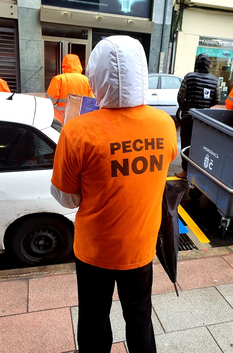 de_beauvoir's tweet photo. Acompañando xs traballadorxs de Alcoa. 

Onde está a alcaldesa?
#PecheNON https://t.co/SfEt9gGTjZ