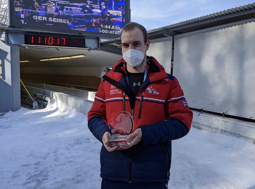 And here he is with his prize! 3rd place in the European Cup after an excellent season 🥉🎉❄️🥂 ⁦<a href="/The_BBSA/">British Bobsleigh and Skeleton Association</a>⁩ ⁦<a href="/HQRAFSport/">RAFSport</a>⁩ ⁦<a href="/RoyalAirForce/">Royal Air Force</a>⁩ #benfulker