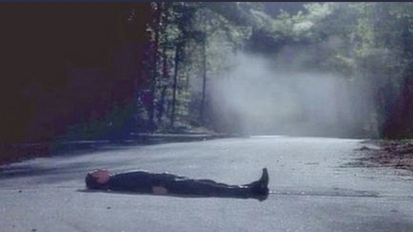 bemore236's tweet photo. This is so iconic and heartbreaking. #thevampirediaries #delena https://t.co/q6zYawAjR7