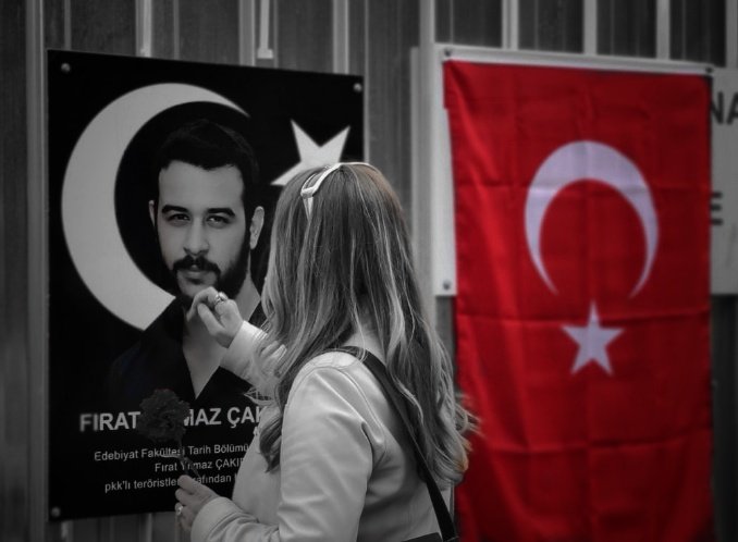 Sizin yüreğiniz sevda nedir bilmez, bazı sevdalar cihanları aşmış... #FıratYılmazÇakıroğlu