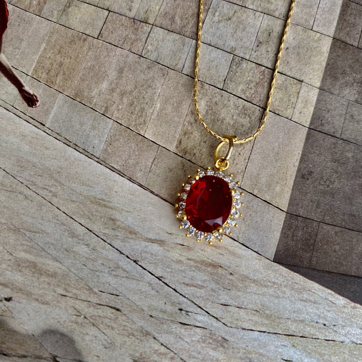 Gece gündüz takılacak kolye olur mu? Olur 😬

Zariflik bir kolye olsaydı kesinlikle bu kolye olurdu❤️

Bu arada aramızda kalsın başka renk seçenekleri için web sitemizde küçük bir keşif yapabilirsiniz 🤗🤩😌

zanoite.com/urun/kirmizi-t…