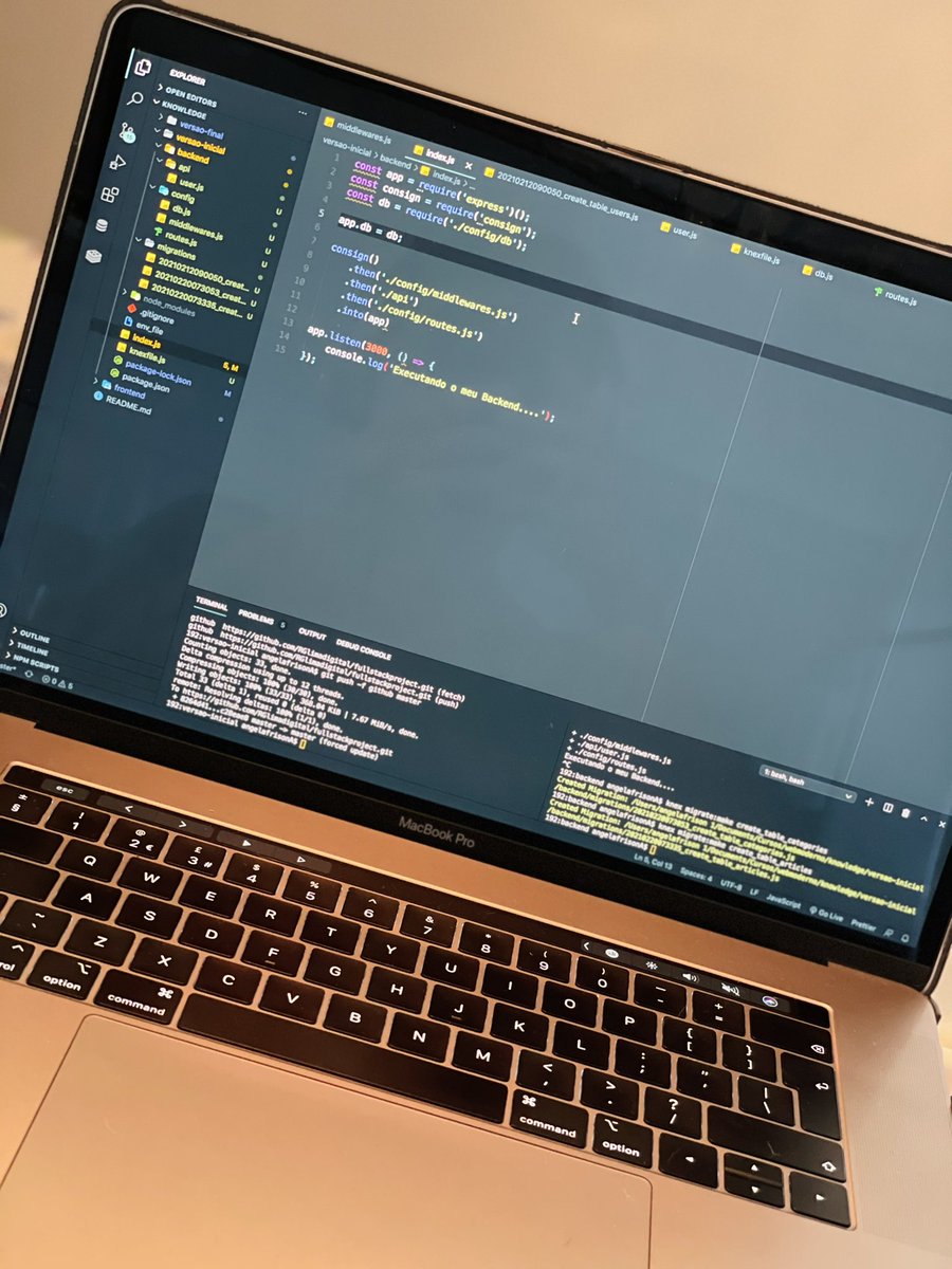 rg_full's tweet image. De volta aos trabalhos :
- Terminando o meu projeto final do curso da #cod3r 
- Projeto Full Stack utilizando , #nodejs , #vuejs , #MongoDB , dentre outras tecnologias. 
.
Vou compartilhando aqui com vocês todo esse processo até a conclusão do projeto 😎
#javascript #freeCodeCamp
