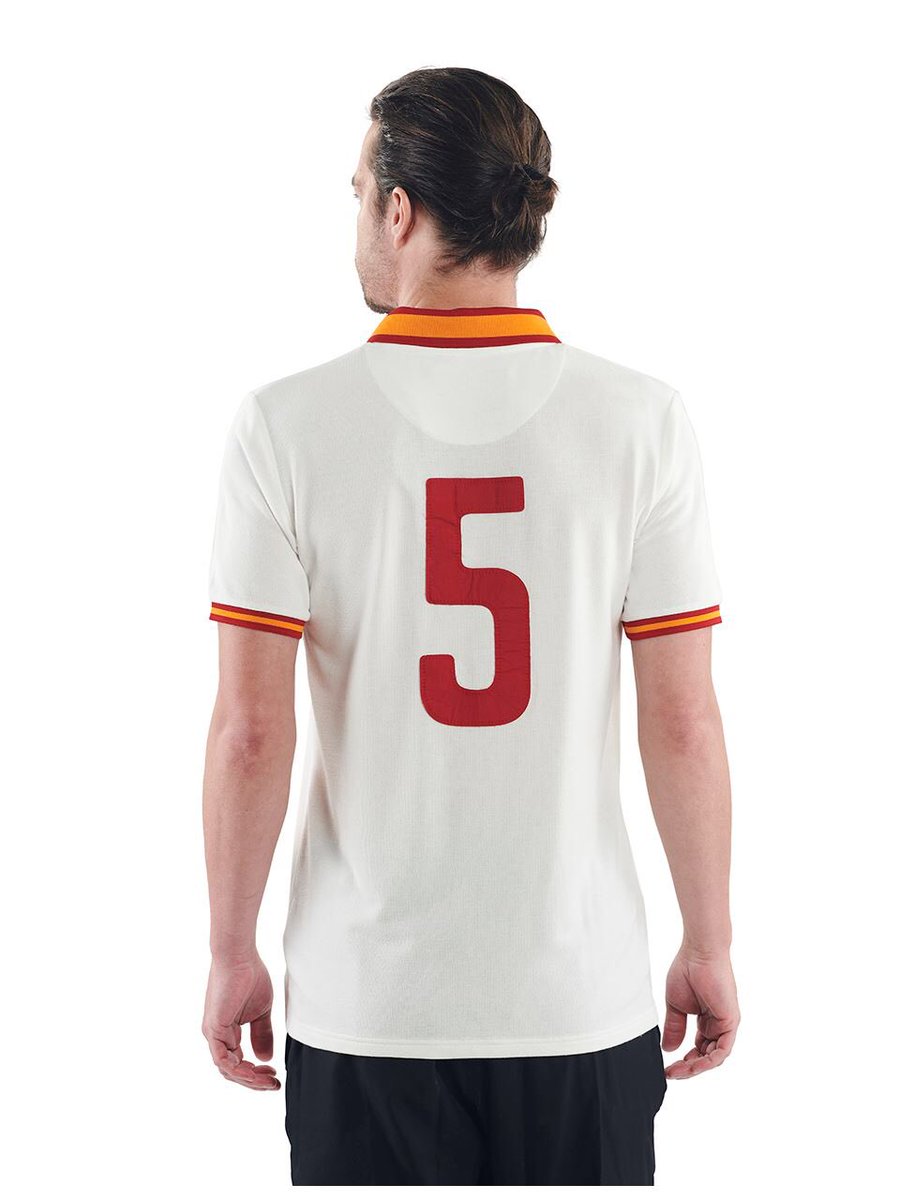 HBasriAtaseven's tweet photo. Galatasaray, Alanyaspor maçını kazandığı takdirde (#adak) Bu twiti RT’leyen 1 kişiye

Fotoğraflardaki Galatasaray Retro forma hediye.
Takip vs. şartı şurtu yok.

Maç bitimine kadar süresi var. #BugünGünlerdenGALATASARAY 
#ALNvGS https://t.co/jRodK4LeoG