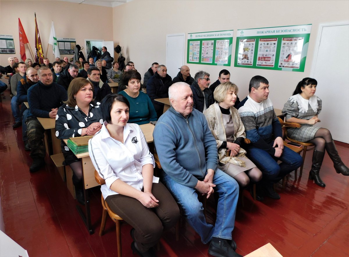 ПОЗДРАВЛЯЕМ!
Накануне Дня защитника Отечества на Инзенском деревообрабатывающем заводе состоялось традиционное предпраздничное торжество.
Администрация и профком предприятия поздравили коллектив предприятия, и, прежде всего, заводских участников боевых действий, с ПРАЗДНИКОМ!