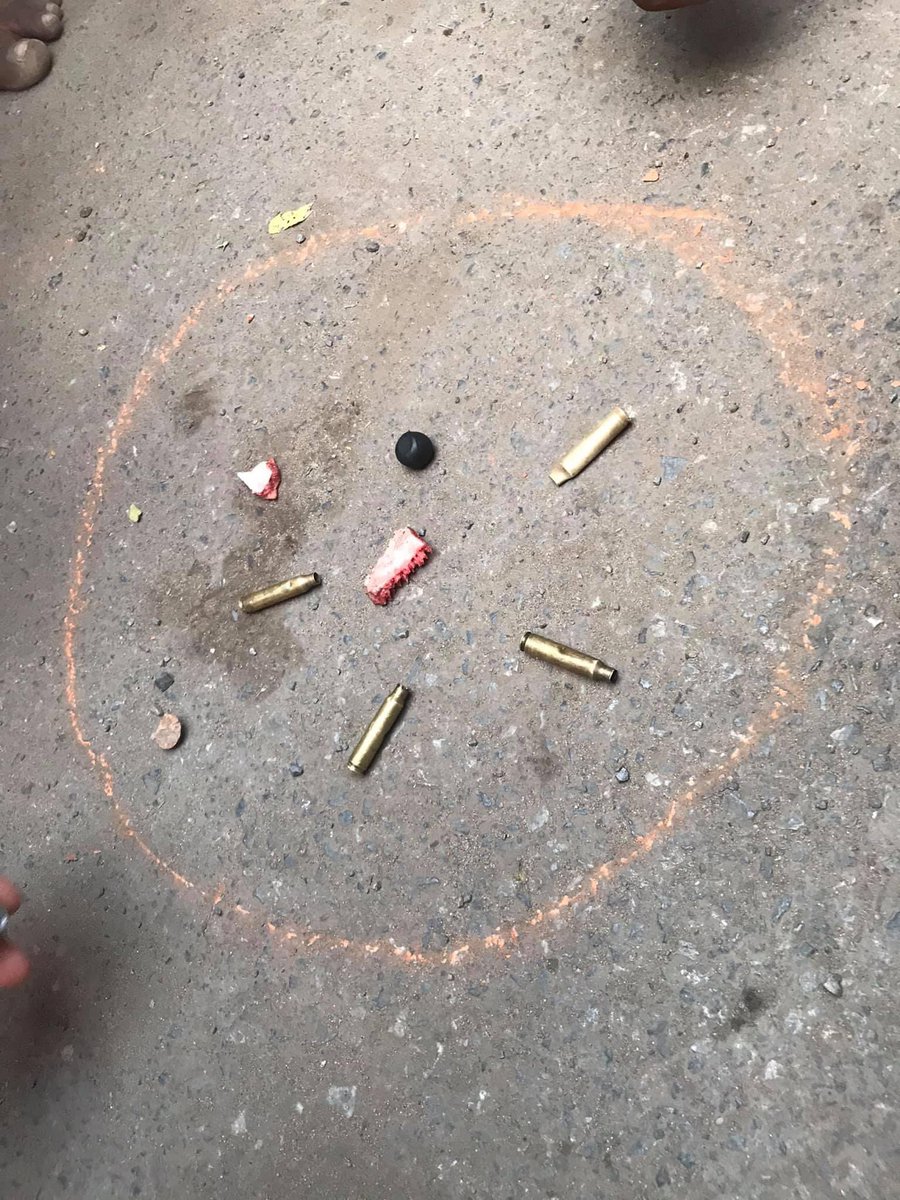 TW // Blood
TW // Injury
TW // Dead
TW // Body fluids
TW // Crime scene
TW // Weapon

A young guy got shot in the head by military. The cranium bursted and dead. 

#WhatsHappeningInMyanmar
#Feb20Coup