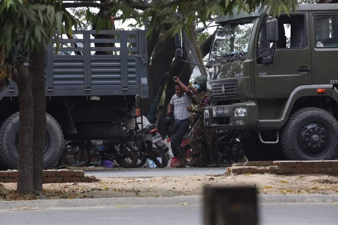 Myanmar Police fight civilians
#WhatHappeningInMyanmar
#Feb20coup
#WeNeedJustice
#CrimesAgainstHumanity
#RejectMyanmarMilitaryCoup