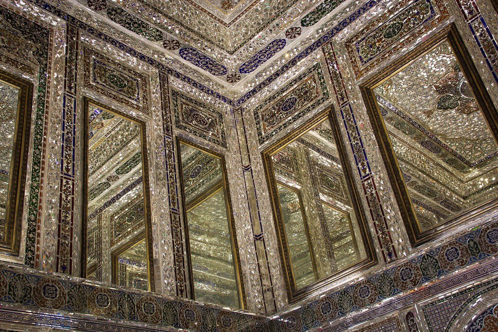 Ghavam historic House,   #Shiraz-  #Iran. During the second Pahlavi era, the House became the headquarters of Pahlavi University& #39;s Asia Institute, directed by American   #Iranologist Arthur Upham Pope. Arthur Pope and his wife Phyllis are buried in   #Isfahan.