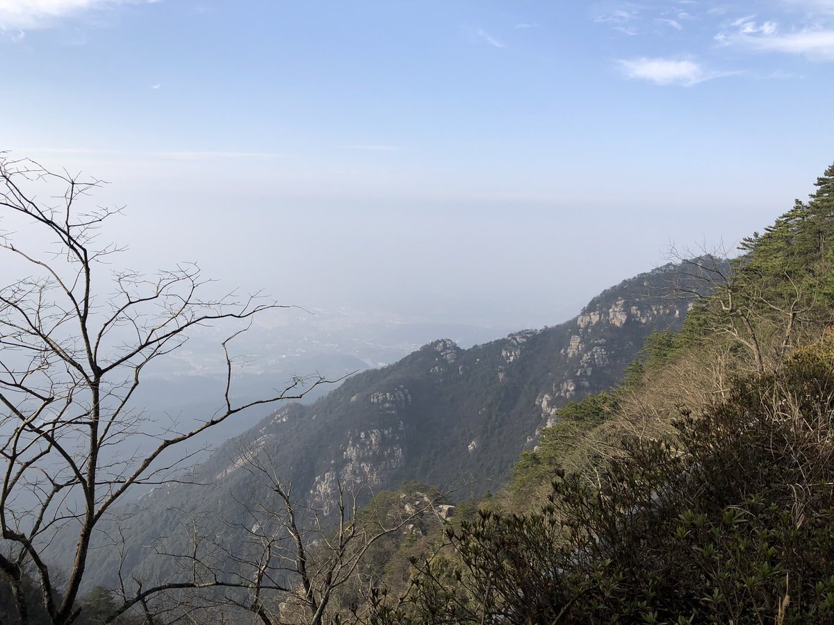 AntiokhosE's tweet photo. A pilgrimage by many, and recommendation of a most esteemed Twitterata, took me to Jiangxi’s mighty Mount Lushan 庐山.

Fringed by Yangtze and Poyang lake, the cool retreat was sought by Daoist and Buddhists; Christian missionaries; and Communist delegates for millennia... 🧵 1/8 https://t.co/TCJmu0gaiX