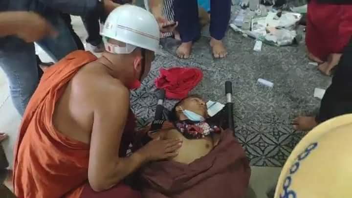OMG!! STOP VIOLENCE!
Please Help Us !
The Myanmar Army Snipers shooting with real bullets at Mandalay.They shooting ambulance and peoples. 

#HearTheVoiceOfMyammar 
#WhatHappeningInMyanmar