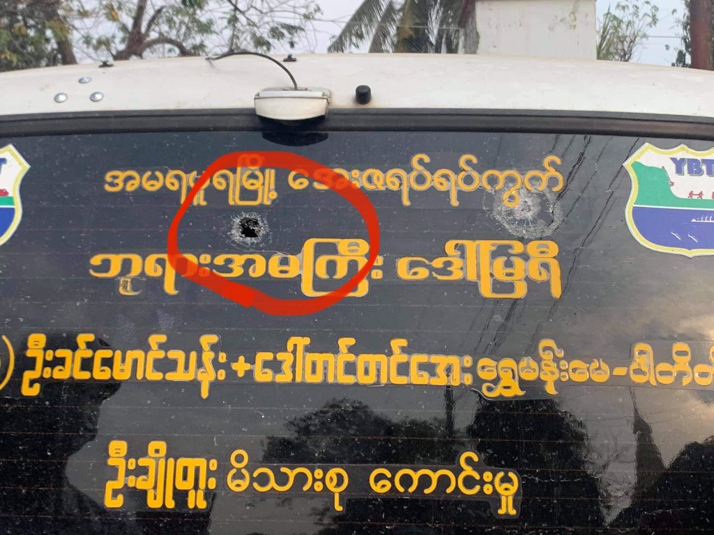 MayPhyu123's tweet photo. Military soldiers are shooting with real bullets to the ambulances and medical staffs who came to recuse the injured. They also they are taking the injured people away with person cars.
TW//bullet
#WhatsHappeningInMyanmar 
#Feb20Coup https://t.co/ZIWSHI0qFr
