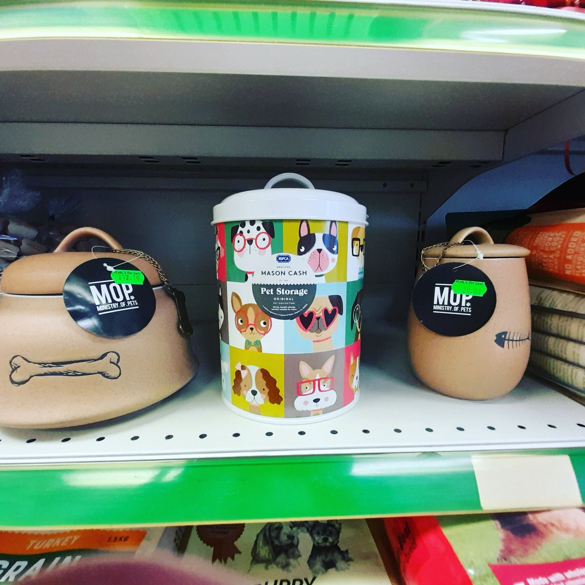 PEARLSPetCare's tweet image. #LoveYourPetDay2021 #BeMoreLocal #SupportLocalSmallBusiness #ShopSafeShopSmall #SupportTownCentreBusinesses 
Treat your #dog to toys to play, fetch and break the boredom, treats are #meatfree #glutenfree #dentalcare #trainingtreats 
Storage Jars and Tins to keep treats in!