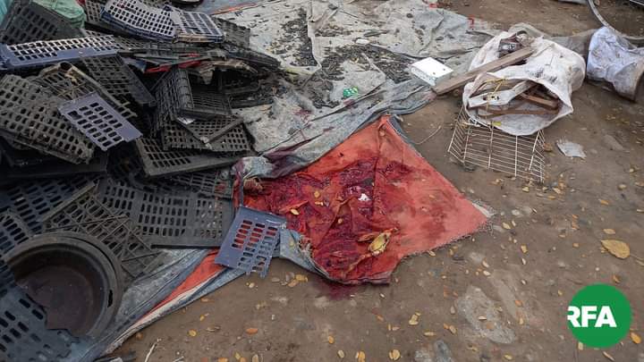 Mandalay , police &amp; military made violence and shoot real bullet. Shame on u Myanmar Military. 
#WhatsHappeningInMyanmar 
#SaveMyanmar 
#Feb20Coup 

#RejectMyanmarMilitaryCoup