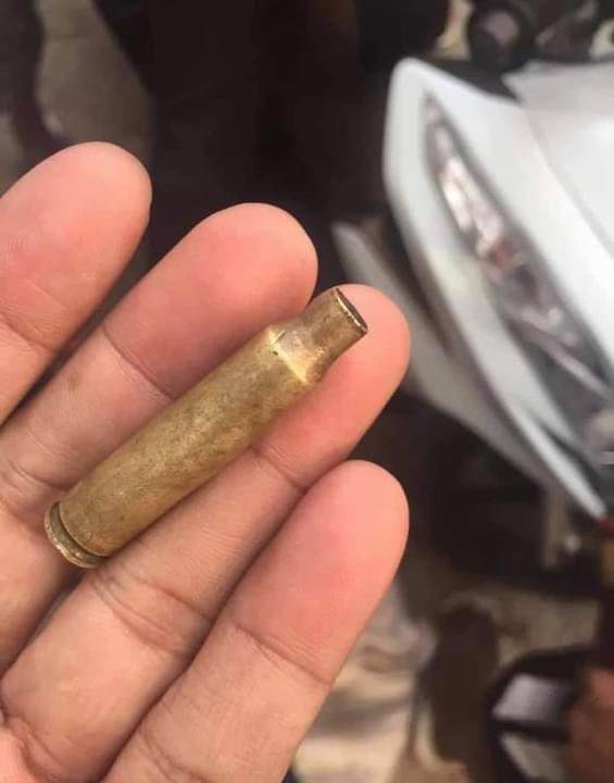 Honey Nway Oo (@hnwayoo) on Twitter photo 🚨Code red🚨 Happeningnow in #Mandalay , Myanmar. The military shoots at non combatant medics and ambulances including doctors and rescue team members. This is a war crime!! Please take action !!! <a href="/freya_cole/">Freya Cole</a> <a href="/UNHumanRights/">UN Human Rights</a> #Feb20coup #WhatsHapppeningInMyanmar 🚨Code red🚨 Happeningnow in #Mandalay , Myanmar. The military shoots at non combatant medics and ambulances including doctors and rescue team members. This is a war crime!! Please take action !!! <a href="/freya_cole/">Freya Cole</a> <a href="/UNHumanRights/">UN Human Rights</a> #Feb20coup #WhatsHapppeningInMyanmar