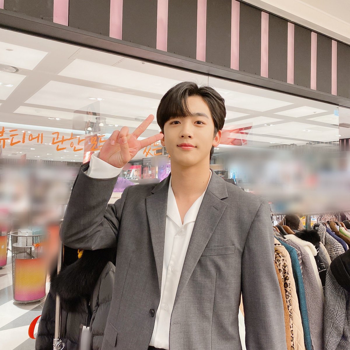 첫 연기부터 너무 완벽한 모습으로 가득했던 🤍아름다웠던 우리에게 그리고 헌이🤍
행복하고 설레는 마지막 순간까지 함께해주셔서 진심으로 감사드립니다😍
앞으로도 다양한 요한이의 매력들을 기대해 주시기 바랍니다 감사합니다💕

#위아이 #WEi #김요한 #KIMYOHAN #아름다웠던우리에게