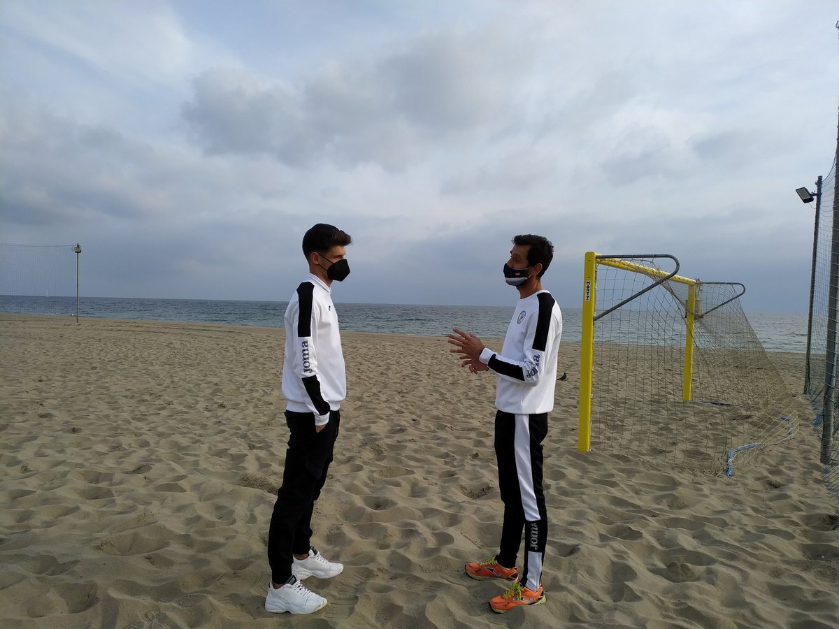 El marbellí, Alejandro Achutegui, convocado por la Selección Absoluta Nacional de Fútbol Playa, asegura que no se pone techo en su progresión deportiva y no descarta jugar en un futuro con equipos internacionales #Marbella