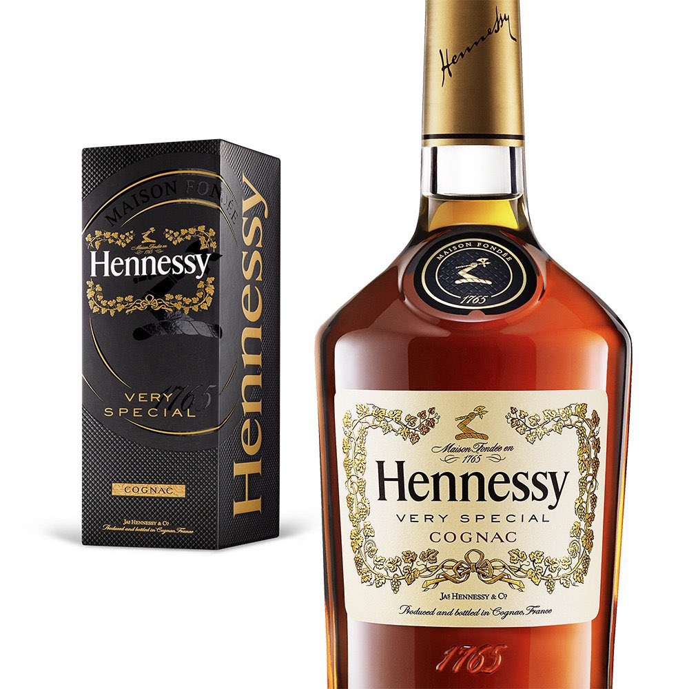 Shawttynatt_FD's tweet photo. Hennessy Very Special (VS) is the youngest of Hennessy cognacs. A blend of eaux de vies aged for up to 8 years in French oak casks.

Price 19k. https://t.co/HdKbil00KZ