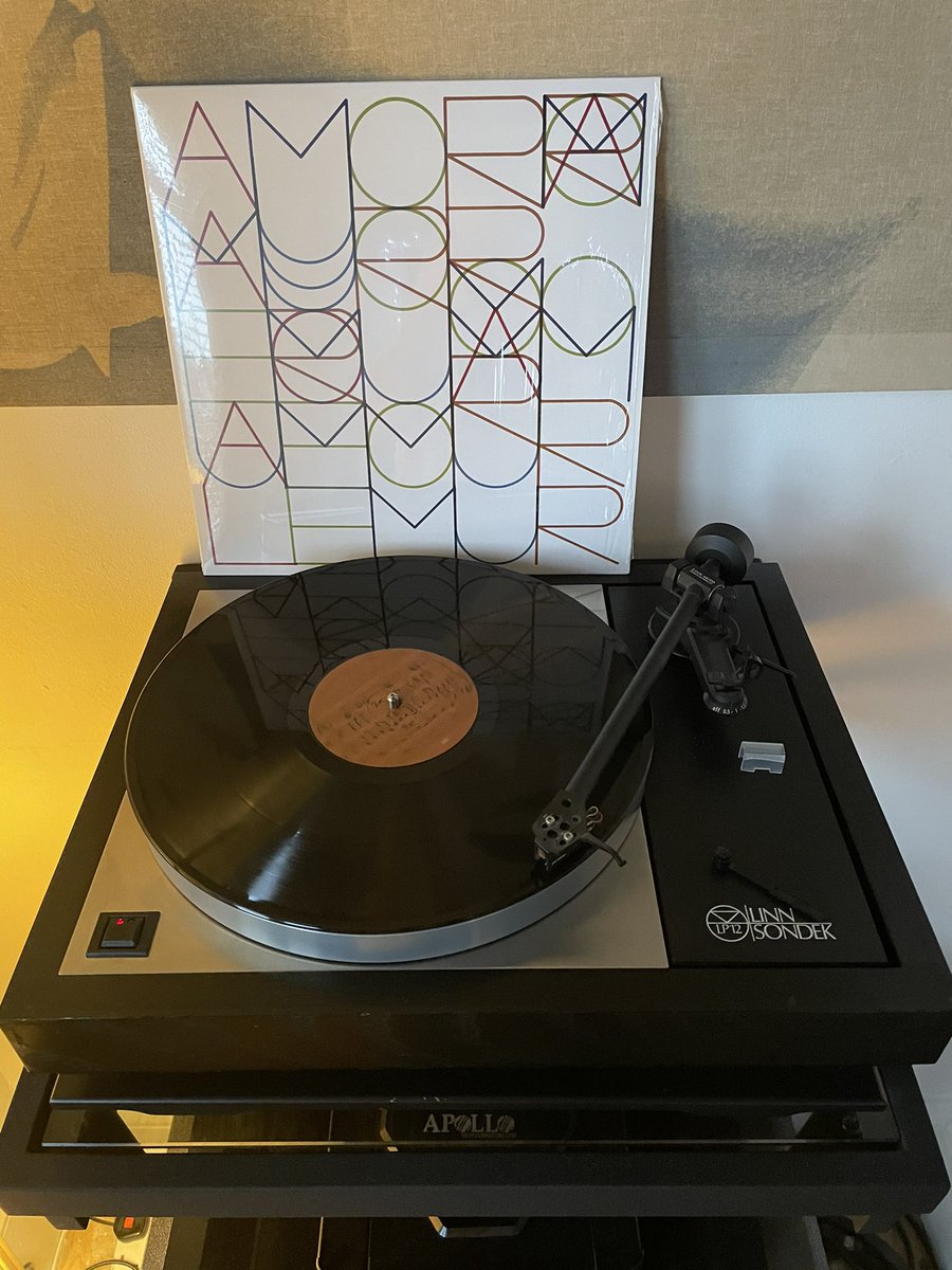 CitroenCX's tweet photo. Another play of this total beltor #AmorLemur @NightSchoolRecs @nofansrecords @anapostille #vinyl https://t.co/o5O8utm1y3