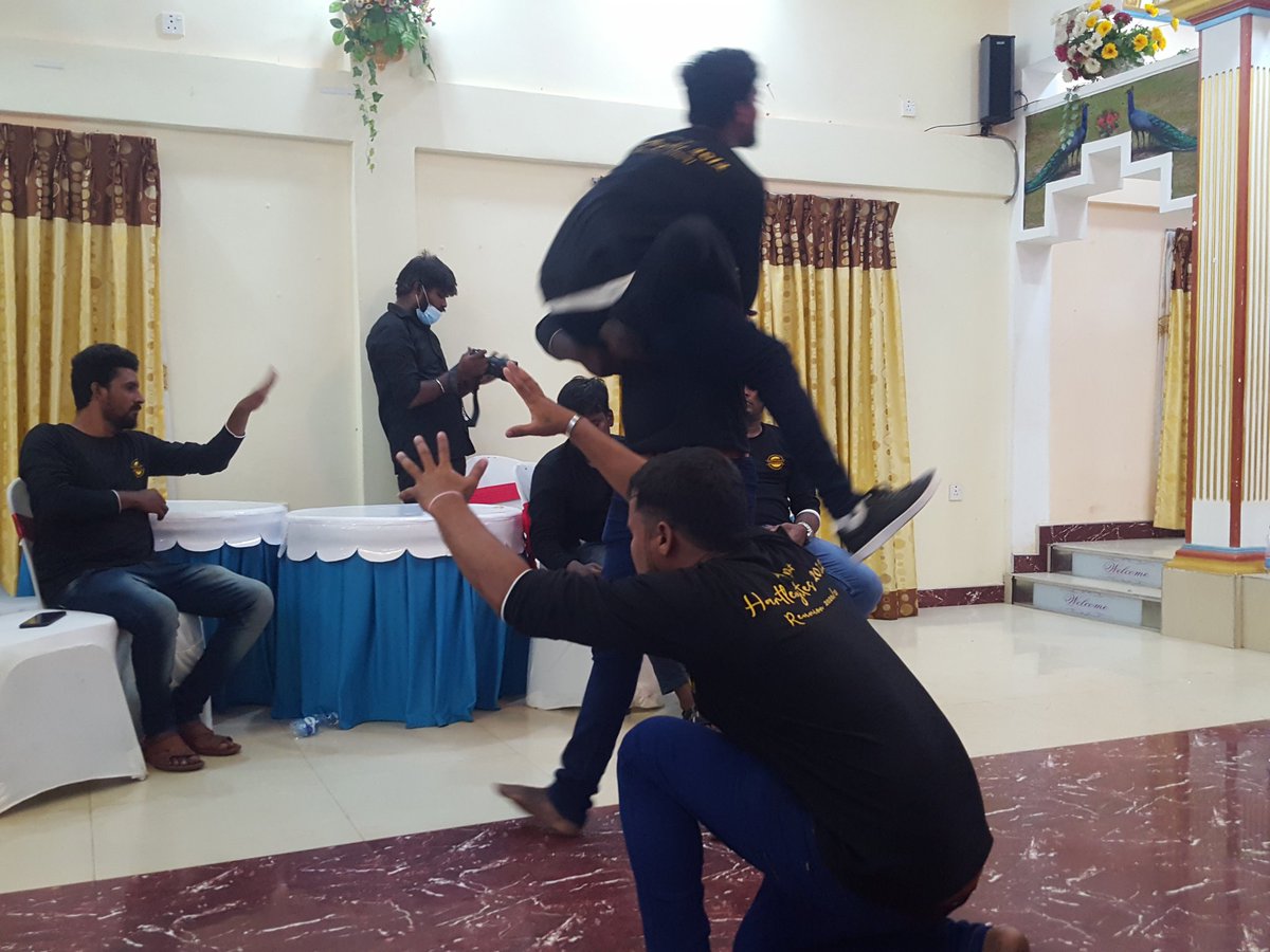 Theepan15789's tweet image. Fun mode
#weekendvibes 
#2012Batch
#Hartley_College