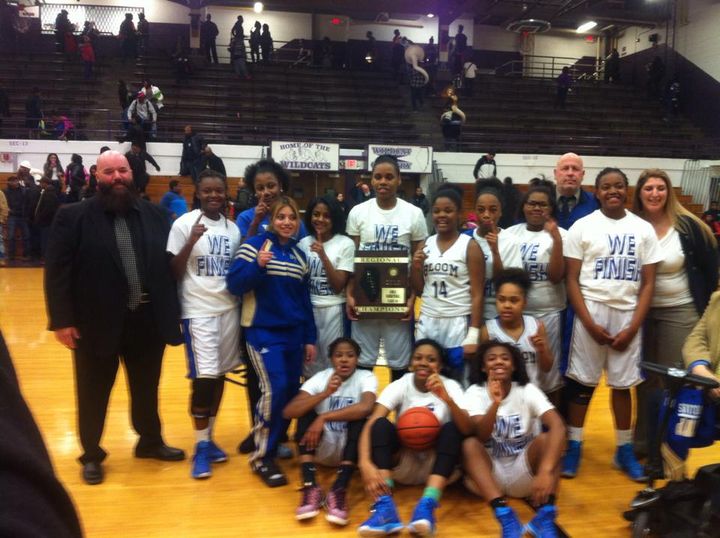 ssuburbanhoops's tweet photo. 6 years ago,  Bloom Township wins their Regional under Head Coach Ron Newquist in a Nail biter OT win by 1 against LWay North

I remember this game like it was yesterday &amp; these ladies were absolutely ridiculous.

Lotta NCAA Hoopers~Dope Coaches in this pic
@Dking1_ @Coach_Newk https://t.co/OyzqoOQSX9