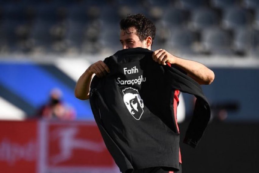 Shout out an die #Eintracht DAS ist Haltung🙏🏼🤍 <a href="/AminYounes11/">Amin Younes</a> #danke #sge #eintrachtfrankfurtmeinverein #SayTheirNames #GegendasVergessen #zeichensetzen <a href="/Bundesliga_DE/">BUNDESLIGA</a>