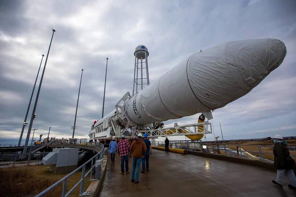 una_py's tweet image. Así salía el 🚀 cohete #Antares del Puerto Espacial de la @NASA en Virginia rumbo a la @Space_Statio, a bordo del cohete se encuentra el 1er Satélite Paraguayo #GuaraniSat1