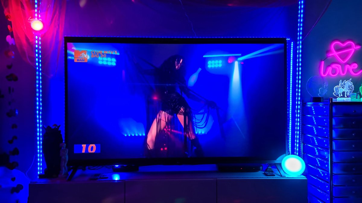 Up to number 10 in <a href="/ClubMTV/">Club MTV</a>'s Big 20!!! 🥳🥳🥳  Thanks <a href="/D3FAI/">D3FAI</a> &amp; <a href="/KingoftheBigUps/">Tony Byrne</a> <a href="/MTVUK/">MTV UK</a> #edm #MTV