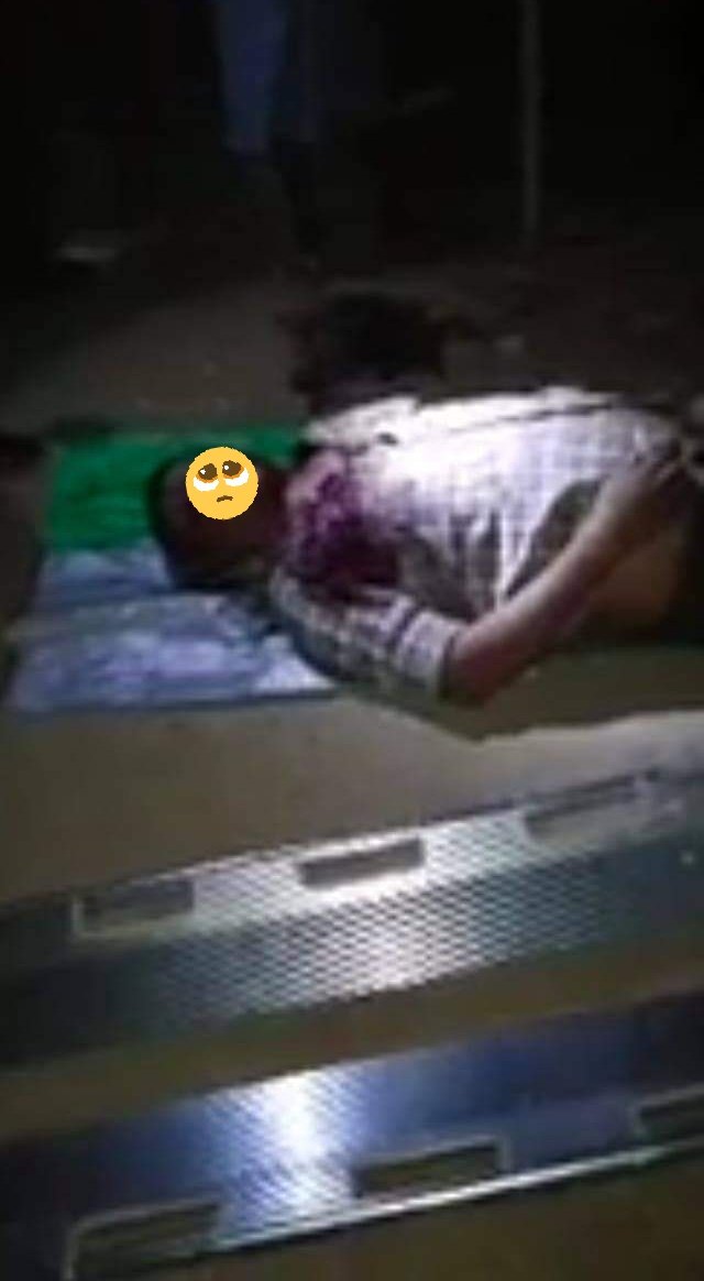 In last 15 mins, the polices also shoot gun to the people in Yangon!!!!!!!

Why don't they have humanity??? 

#WhatsHappeningInMyanmar
#Feb20Coup