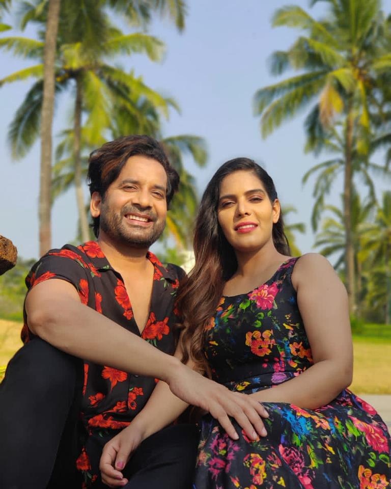 OfficialAaria's tweet photo. Photography is a way of feeling, of touching, of loving. What you have caught on film is captured forever… It remembers little things, long after you have forgotten everything.” BTS Picture of our Song (“No More Dream”)
@OfficialAaria @rajsandhu2903 #pictureoftheday #actresslife https://t.co/SyIBG6vQey