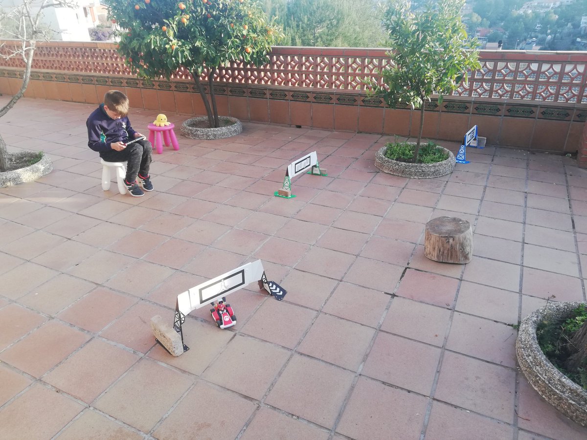 castoret's tweet image. Se ha quedado tarde guay de jugar a #MarioKartLiveHomeCircuit