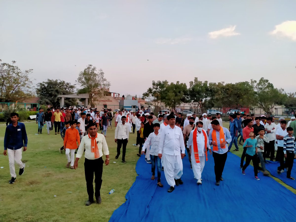 gokul_rabari14's tweet photo. "કચ્છ છે મક્કમ, ભાજપ સાથે અડીખમ"

આગામી સ્થાનિક સ્વરાજ્યની ચૂંટણી અંતર્ગત આજ રોજ અંજાર તાલુકાના વરસામેડી ગામે  રાજ્યમંત્રી વાસણભાઇ આહીર સાહેબે ભાજપના ઉમેદવારોના સમર્થનમા પ્રચંડ જાહેરસભાને સંબોધી તેમજ બેઠક યોજી.
@VasanbhaiGAhir
@VinodChavdaBJP
#ગુજરાત_મક્કમ_ભાજપ_અડીખમ https://t.co/Ih0MT0TzSO