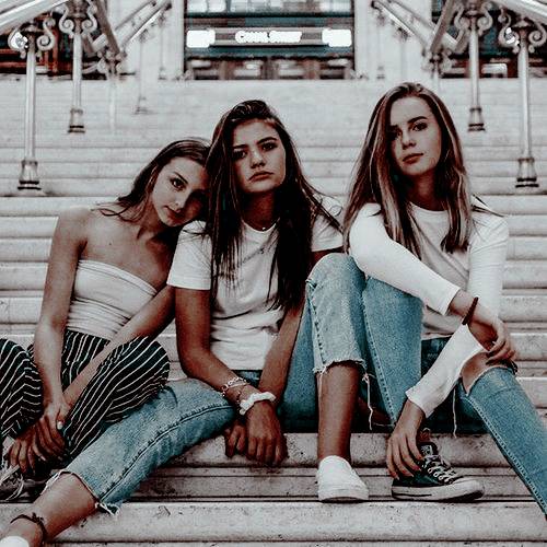 Gwyn, Nesta, Emerie. the best friendship created in Acosf