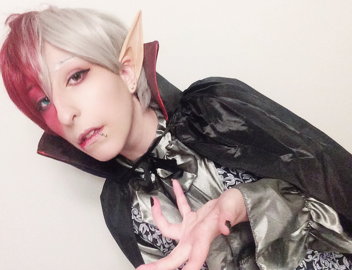 SandyCosplay's tweet image. Todoroki Shoto vampire (halloween cosplay version) for see more visit my instagram: instagram.com/sandycosplay/ #todorokishoto #TodorokiShouto #Vampire #cosplay #cosplayer #BNHA #BokuNoHeroAcademia #bokunohero #MyHeroAcademia