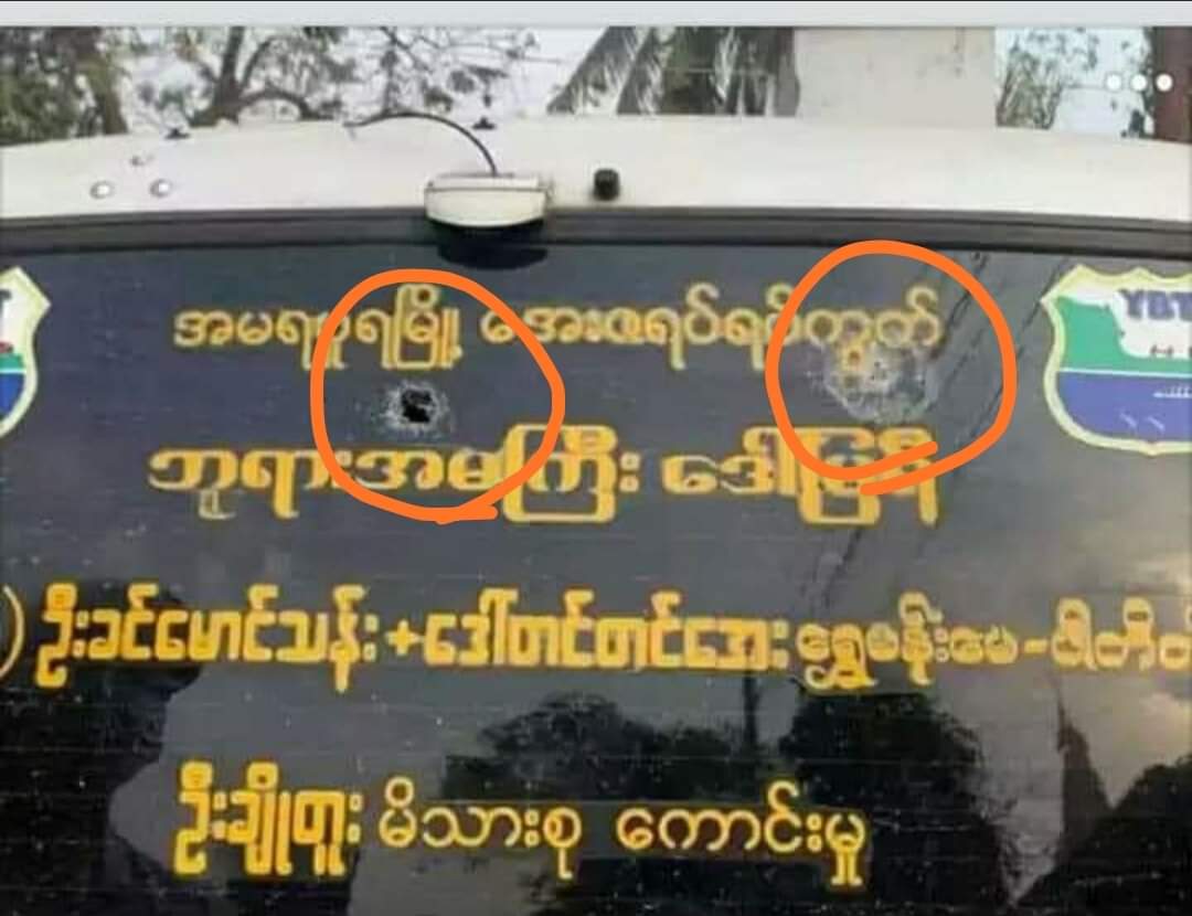 SweThetHtar67's tweet photo. 20/2/21 Mandalay , Myanmar
Military Coup/Police started shooting to Ambulances and RedCross volunteers who were trying to rescue injured people! Its against the Geneva Convention. Even during war you can't do this!

This is a WAR CRIME !

#WhatsHappeningInMyanmar
#Feb20Coup https://t.co/SSd8q3W2Lo