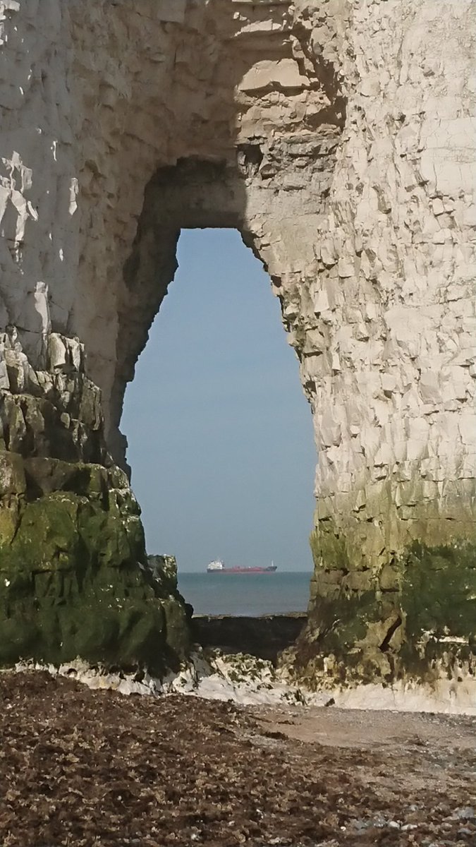 SilviaCDobre's tweet photo. Knock knock knockin' on Heaven's door
Kingsgate Bay Sea Arch
#SpringtimeSongs #VisitKent https://t.co/K3nOABr5TC