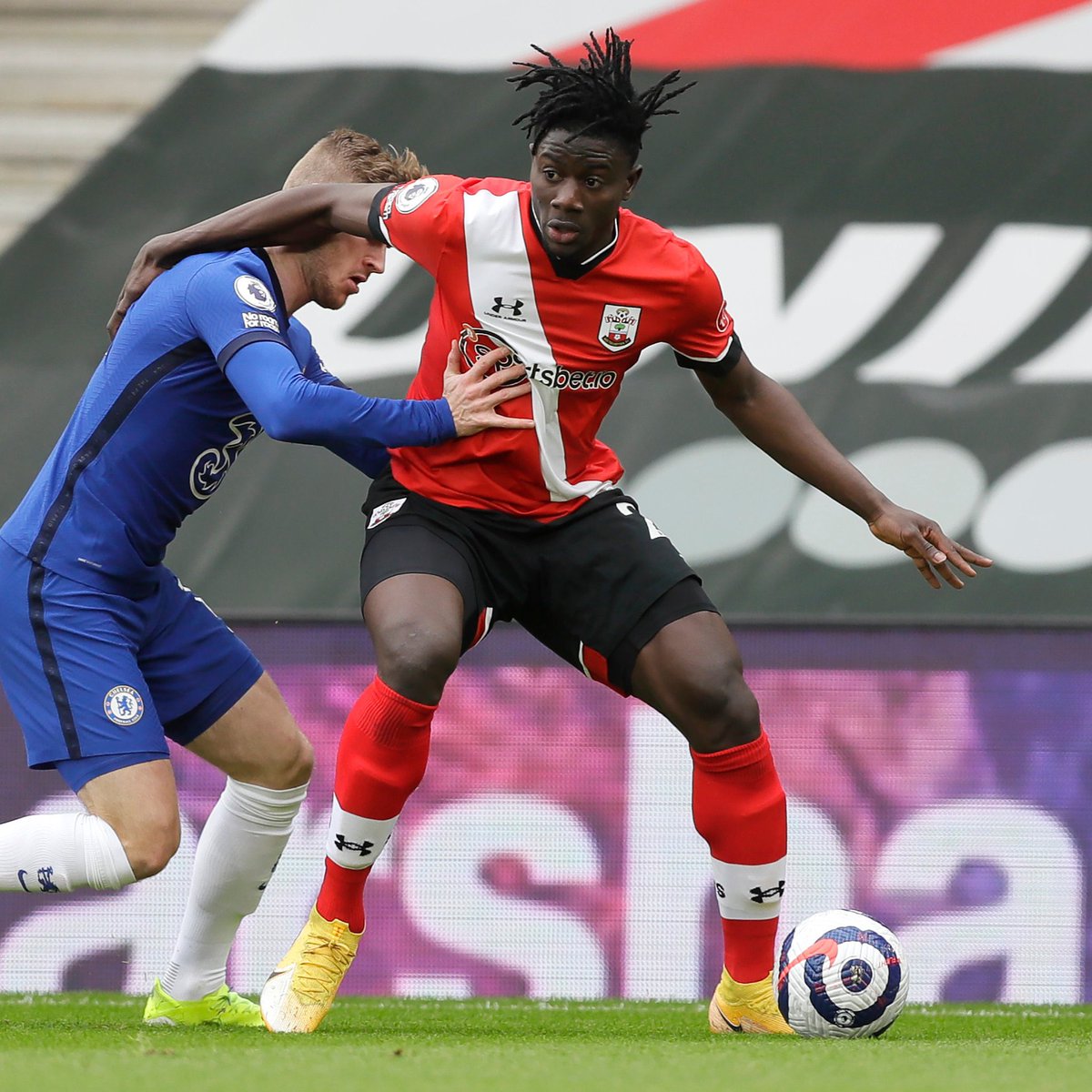 StatmanDave's tweet photo. Mohammed Salisu’s first half vs. Chelsea by numbers:

85% pass accuracy 
4 ball recoveries 
4 clearances 
2/2 tackles 
0 fouls 
 
An impressive showing so far. 🇬🇭 https://t.co/HAePeMevsJ