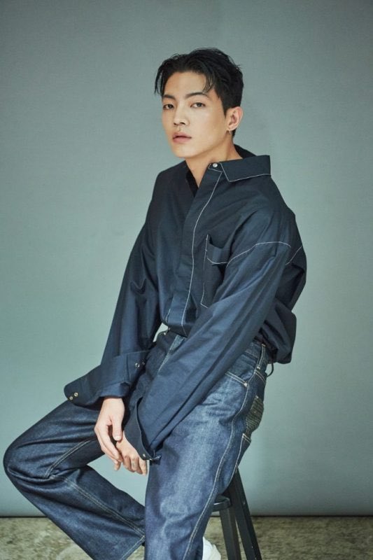 ATO6Global's tweet image. Stage Name: #ParkHong (#박홍)
Real Name: Park Hong 
Position: Main Rapper
Birthday: May 13, 1994
Zodiac Sign: Taurus
Height: 187 cm (6’2″)

Park Hong Facts:
– He is the eldest member of the group.
– He can do beatbox.
– He loves painting.