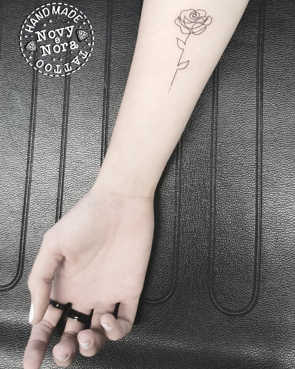 novy_tattoo's tweet photo. Little Rose 🌹
#littlerose #piccolarosa #roseline #linetattoo #rosebud #rosetattoo #rose #inkedgirl #tinytattoo #tattooedgirl #handmadetattoostudio #carpi #ink #art #onmyskin https://t.co/g5IkSayjT0