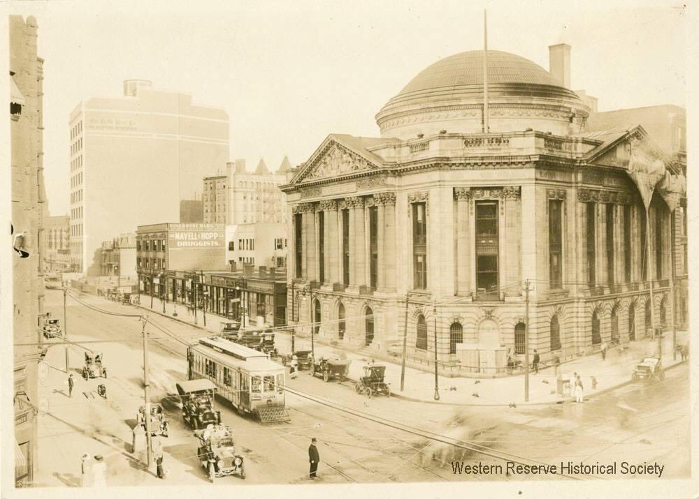 SkrticX's tweet photo. #Cleveland Trust. ca. 1910. East 9th and Euclid Ave.  Source: @CleStartsHere https://t.co/MiAQYys41B