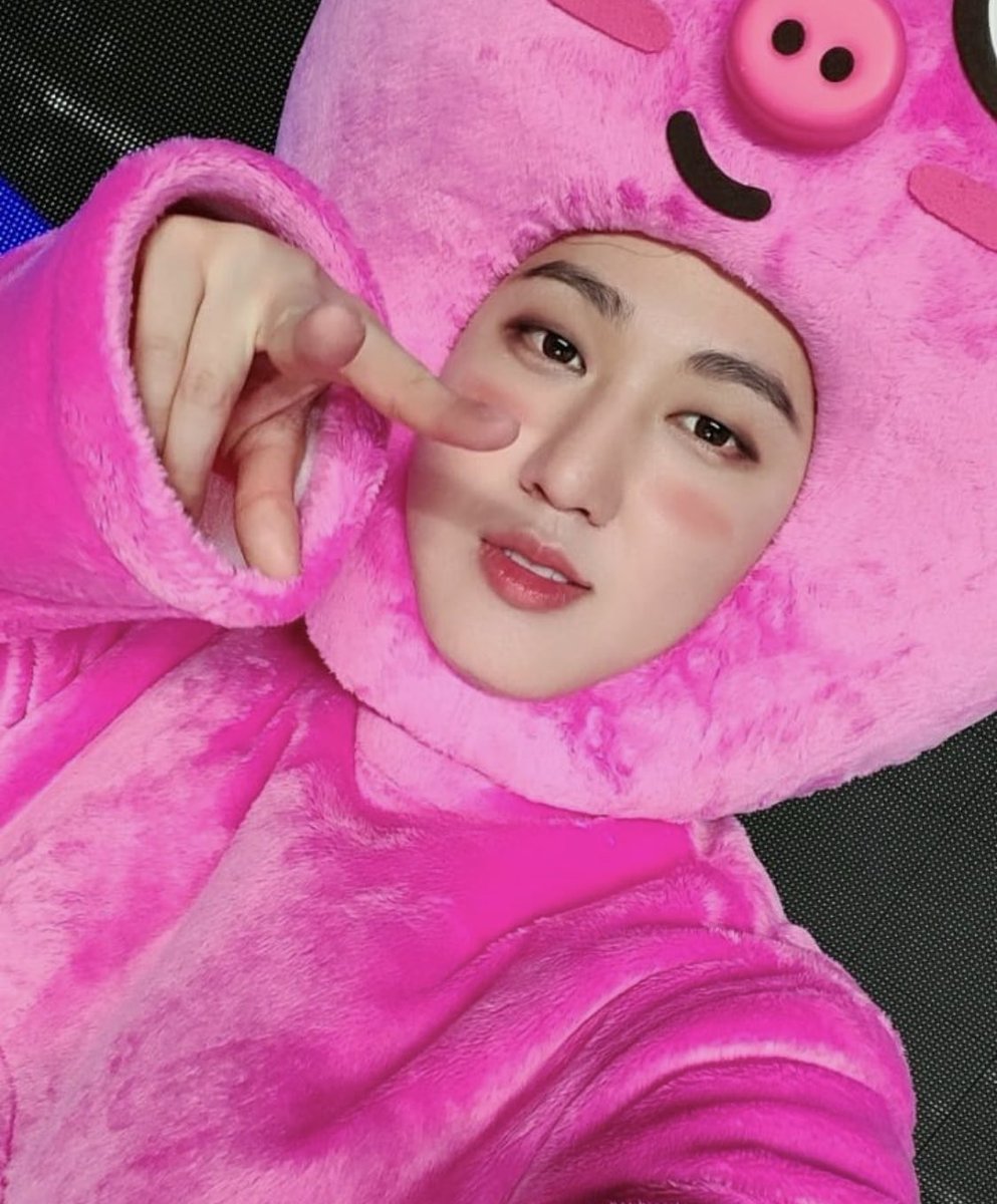 loopedchangbin's tweet photo. 210220 — INSTAGRAM https://t.co/A6BP8mlQRE