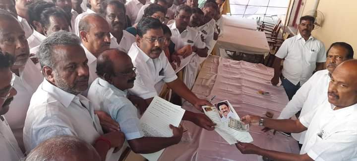 SanthoshKanDmk's tweet photo. 2021 எதிர்வரும் சட்டமன்ற தேர்தலில் புதுக்கோட்டை சட்டமன்ற தொகுதிக்கு #கழகதலைவர் மாண்புமிகு. மு.க.#ஸ்டாலின்  அவர்கள் போட்டியிட புதுக்கோட்டை கழக  நிர்வாகிகளுடன் புதுக்கோட்டை சட்டமன்ற உறுப்பினர் மாண்புமிகு.#பெரியண்ணன்அரசு MLA.,  அவர்கள் விருப்பமனு அளித்தார்.
#mkstalin 
#uthay https://t.co/ZCz7RsvU0n