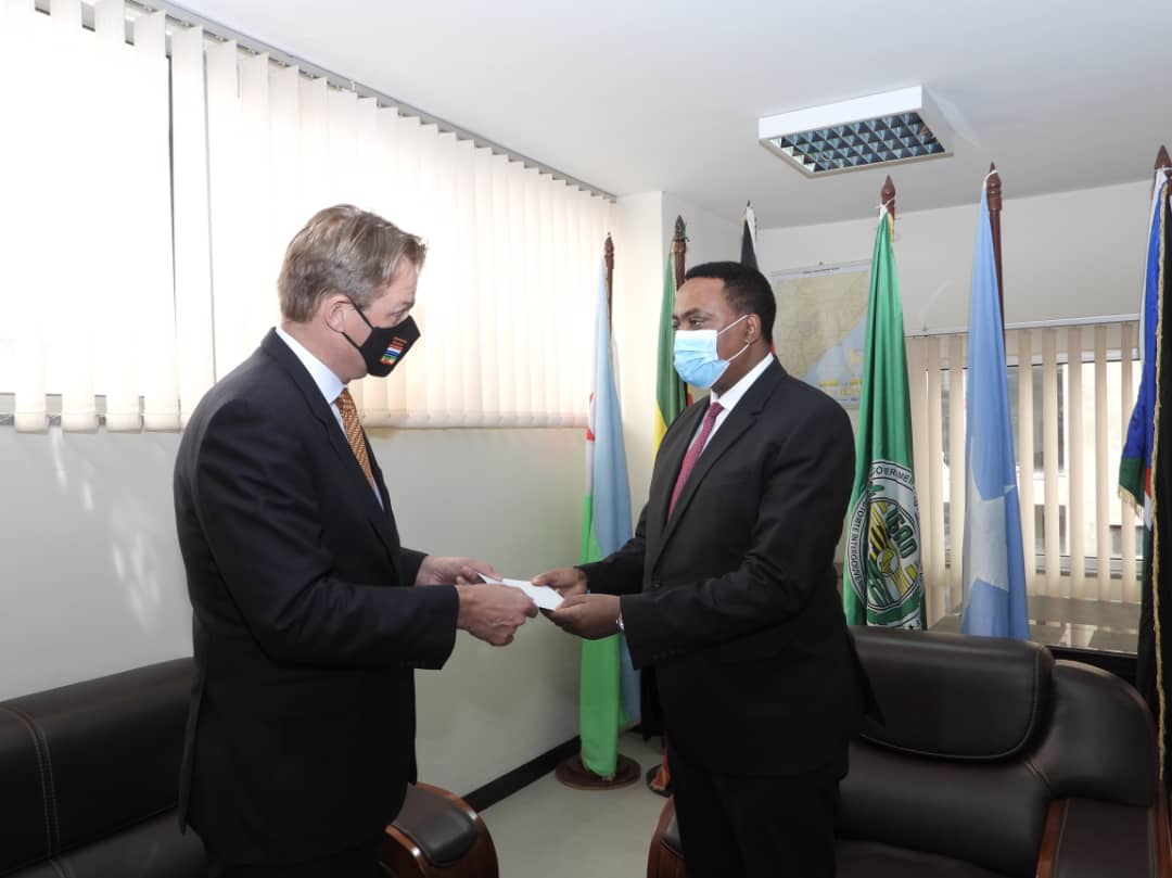 DrWorkneh's tweet photo. Amb Bakker @HenkJanBakker3 of the #Netherlands to #Ethiopia, #AU &amp; #IGAD @NLinEthiopia today presented his credentials. 

We exchanged on the challenges facing the region and agreed on ways forward for a close collaboration for peace &amp; security in the IGAD region. https://t.co/E8E8FpMtFs