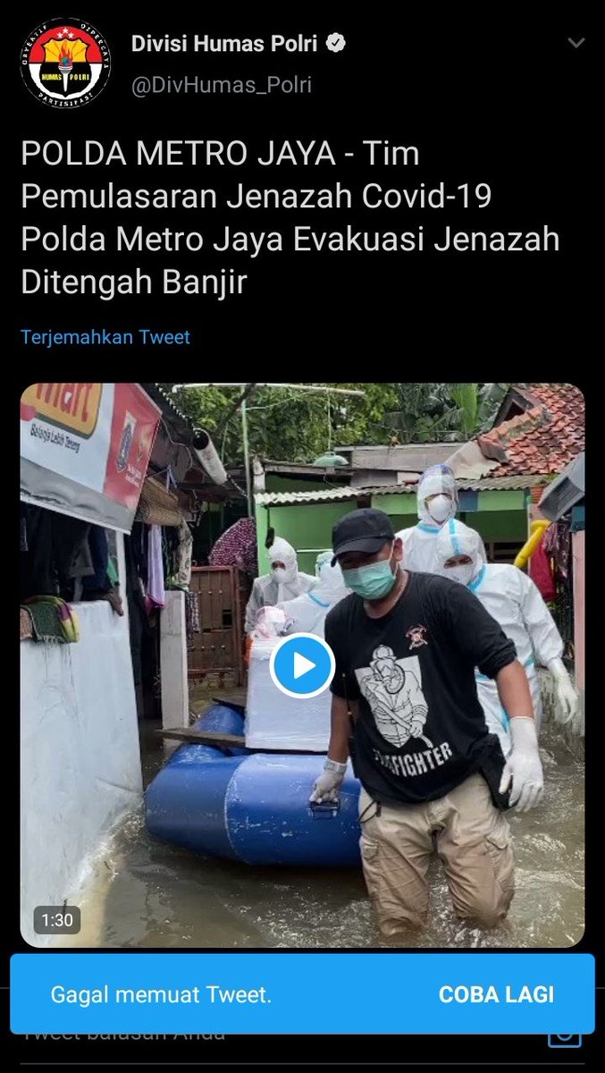 @sakti_polsek <a href="/DivHumas_Polri/">Humas Polri</a> Alhamdulillah min
Semoga menjadi pemberat timbangan amal kebaikan kelak di akhirat yaa

 tapi video ini knp dihapus....ketauan kl ngerampas hp ya min ?

Ngerampas nya pakai kaos tangan n bawa jenaza covid  kl tuh hp dipegang lg ma yg punya trs yg punya tertular covid gmn min ?