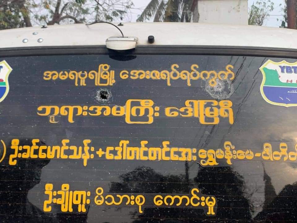 kothanpt's tweet photo. They arent soldiers anymore, they ve become terrorists. They sniped even ambulance and volunteers who help protesters and brutally arrested injured protestors in Mandalay on feb 20. Military is violently attacking Citizens Now.
#Feb20Coup
#WhatsHappeningInMyanmar https://t.co/CkkC8TAWpC