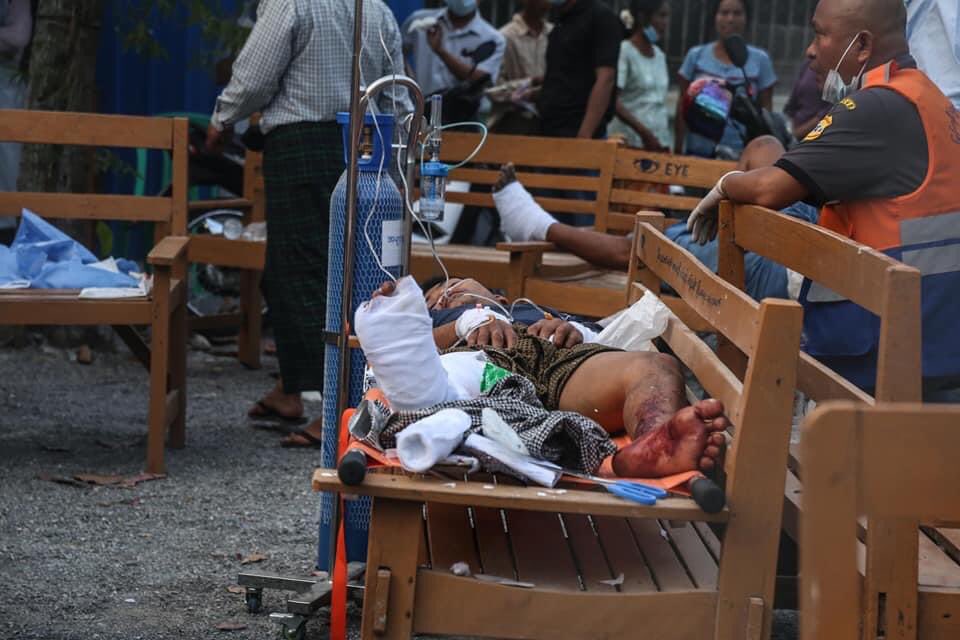 NyeinHsuThar5's tweet photo. Inhumanity Military 
This is how people suffer in Mandalay
#WhatsHappeningInMyanmar 
#Mandalay https://t.co/vGSSdzWW9e