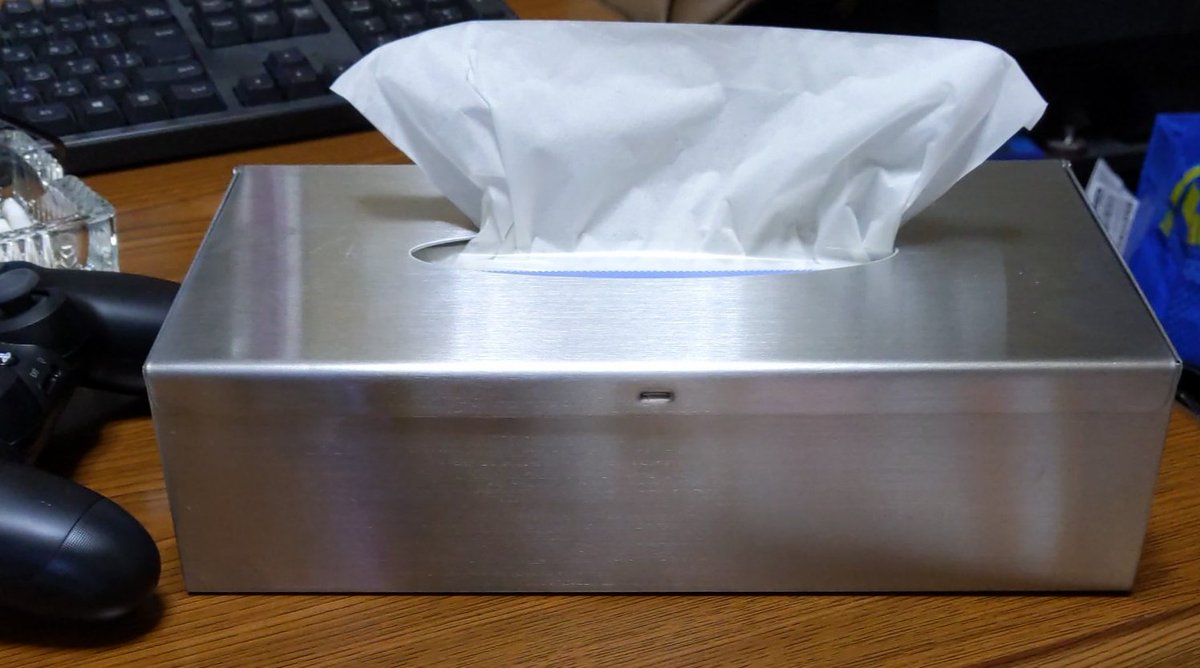 かっしー なんかかっこええからikeaでステンレス製のティッシュケース買ってしまちった ちなみにめっちゃ重い Ikea ティッシュ