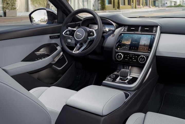 The New Jaguar E-PACE cabin! With a new steering wheel featuring, leaper-embossed seats and an 11.4-inch HD touchscreen, housing the new Pivi Pro infotainment system
.
.
.
#RybrookJaguar #Jaguar #Rybrook #NewEPace #JaguarEPace