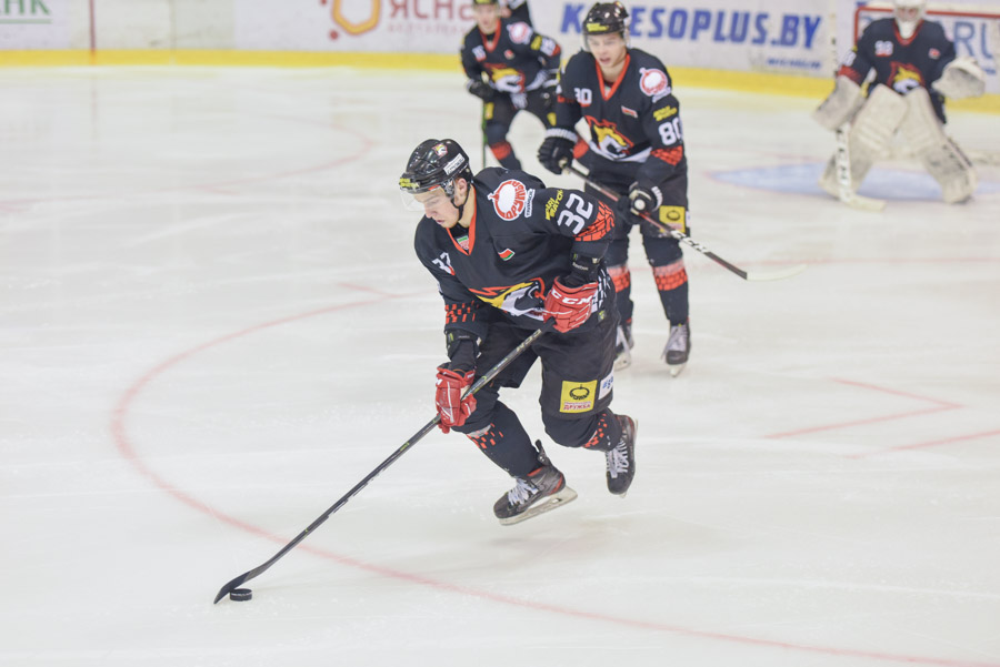 хоккей гомель