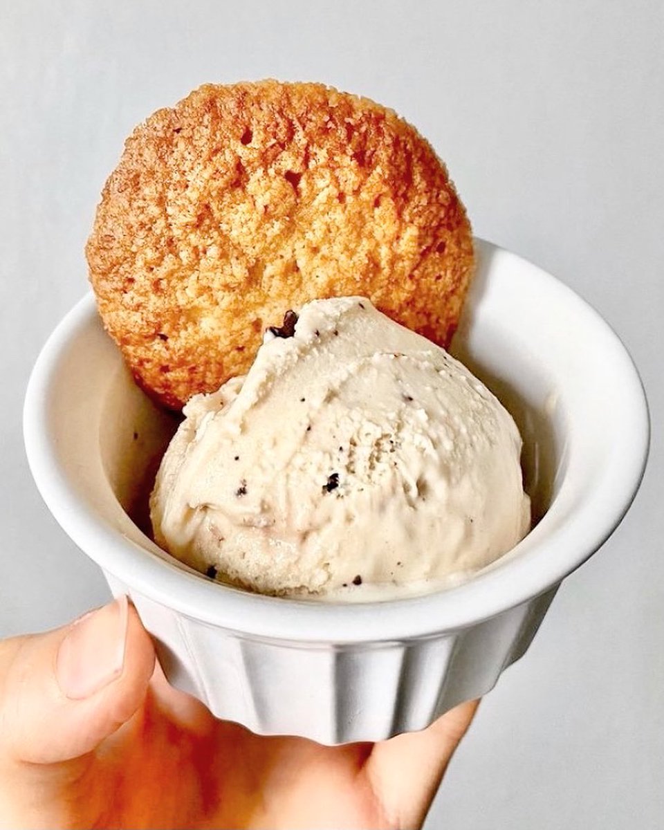 Anybody else want cookies &amp; ice cream this weekend? 🙋🏻‍♀️🙋🏽🙋🏾‍♂️🙋🏼‍♀️