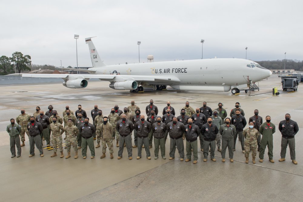 ForeverMissNic's tweet photo. My husbands former unit made #BlackHistory yesterday!! 👏🎉👏🎉👏
“A crew of 33 E-8C Joint STARS aviators made history Feb. 19, when the first all-African American flight crew in JSTARS history flew from Robins Air Force Base on a training mission.”
#RAFB #AirForce #USAF https://t.co/TCvkUbhm5L