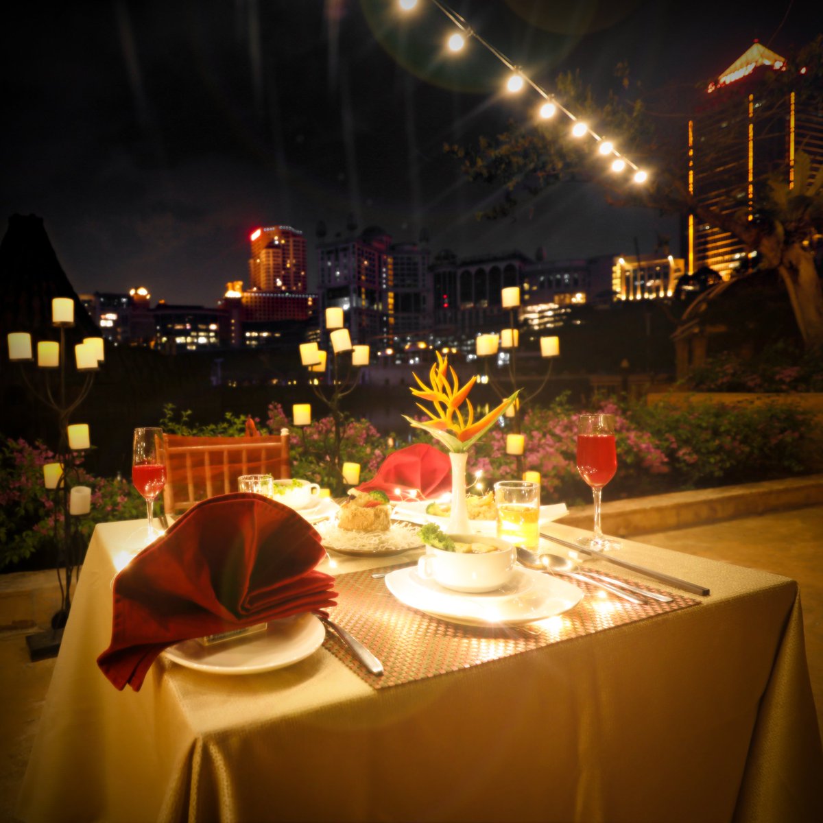 SunwayLagoonMY's tweet photo. Feel the magic of dining in a magical land.

This Chap Goh Mei weekend, leave the preparation &amp; serving to us! All you need to do is DRESS UP 💃🏻, BE HERE 🚘 &amp; FEAST 🥢!!! https://t.co/fA8e0MQ3di